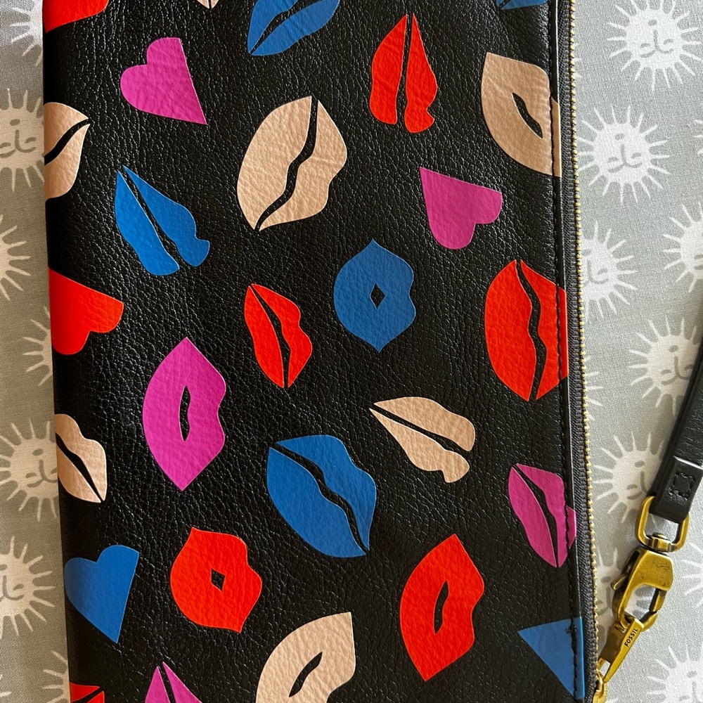 FOSSIL wristlet - Picture 4 of 5